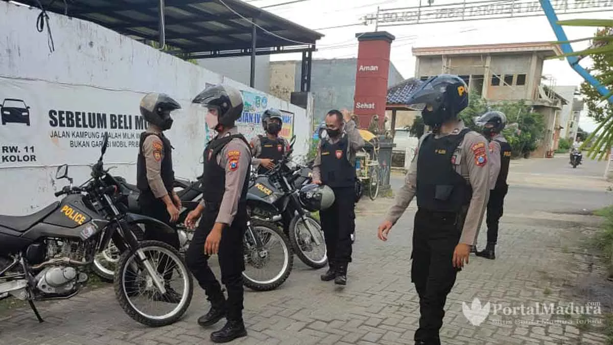 Polisi Sumenep Patroli Perumahan Kosong Ditinggal Mudik