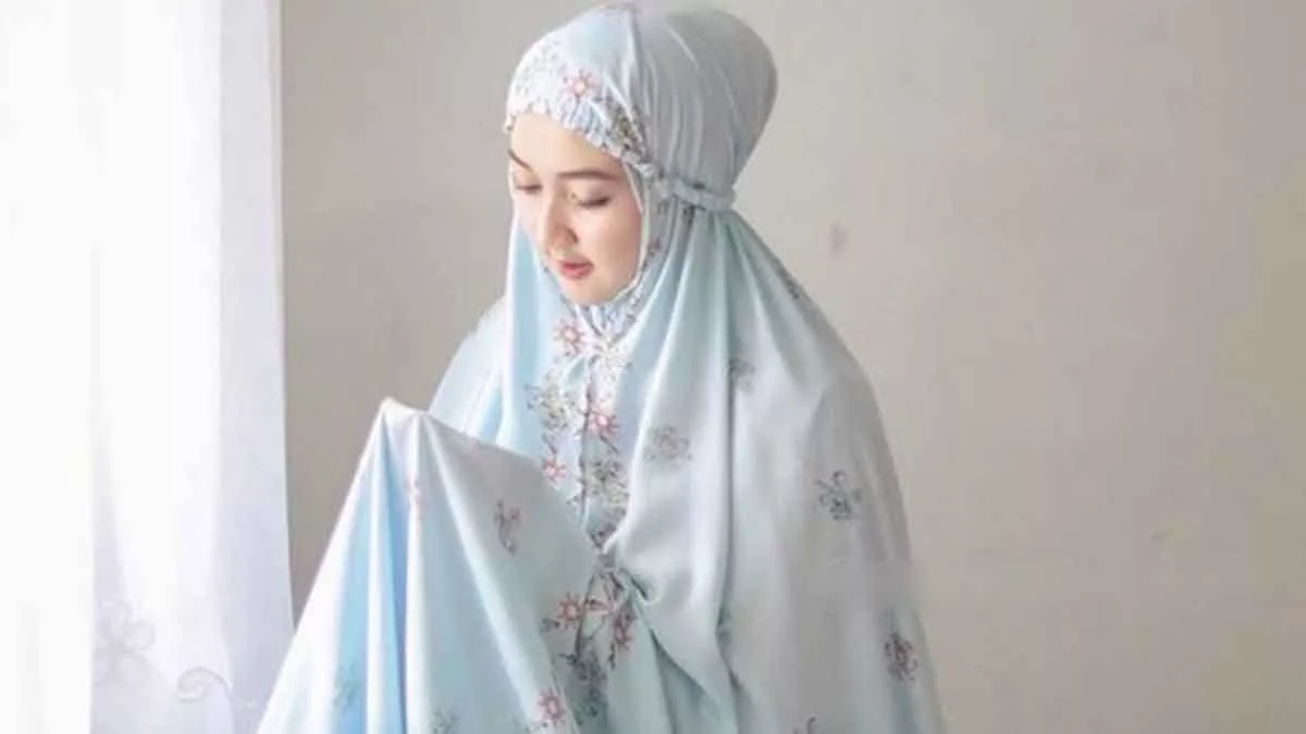 Sering Diabaikan! Begini Tata Cara Salat Wanita yang Mengalami Keputihan