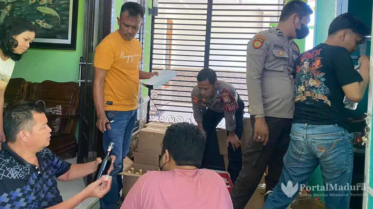 Depot Jamu UD Laut Biru Dungkek Digerebek Polisi Sumenep