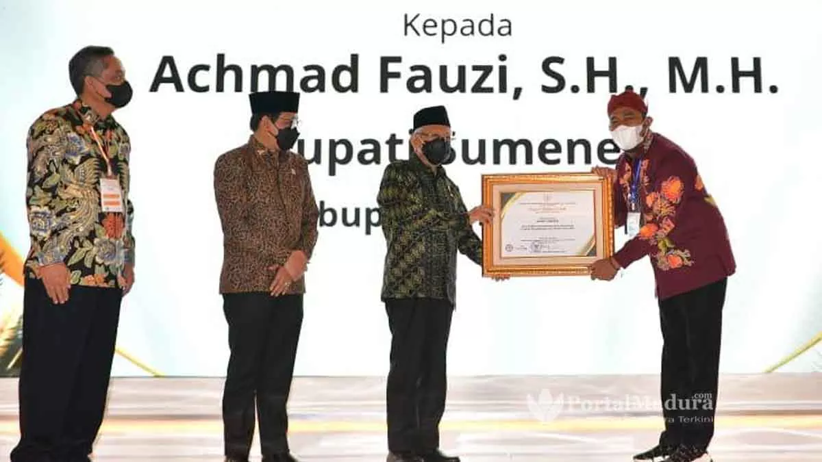 Kembangkan Desa Wisata, Bupati Sumenep Raih Penghargaan Kemndes-PDTT
