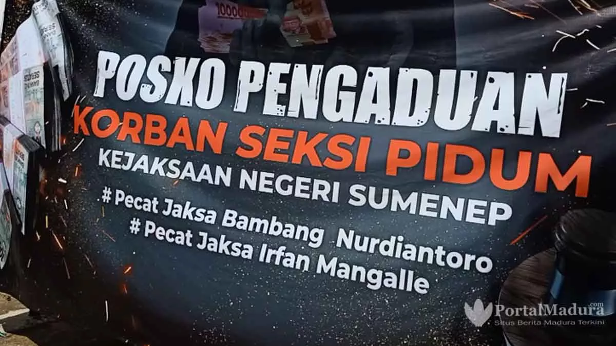 Massa Aksi BPK Bertahan, Minta Bukti Oknum Jaksa B & I “Dipecat” dari Kejari Sumenep