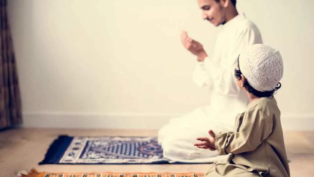Inilah Waktu yang Tepat Ajari Anak Salat, Yuk Lakukan Sejak Dini!