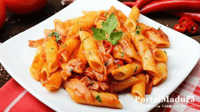 Resep Pasta Penne Saus Tomat yang Praktis dan Enak