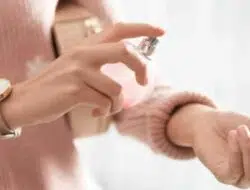 6 Cara Gunakan Parfum agar Awet Seharian, Catat!