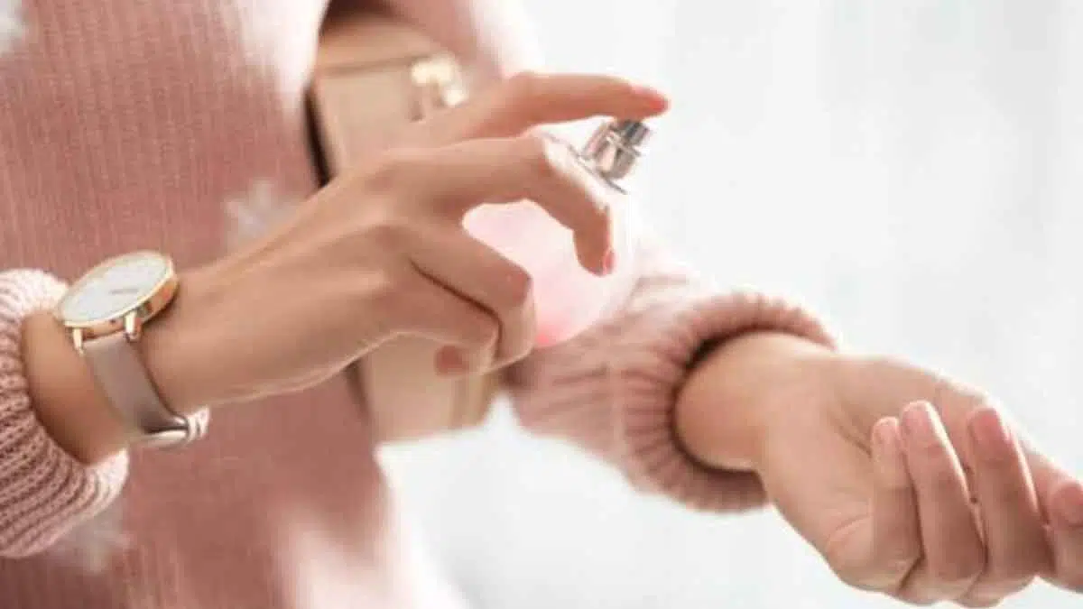 6 Cara Gunakan Parfum agar Awet Seharian, Catat!