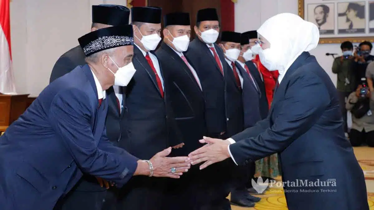 Perangi Hoaks, Gubernur Jatim Lantik Komite Komunikasi Digital
