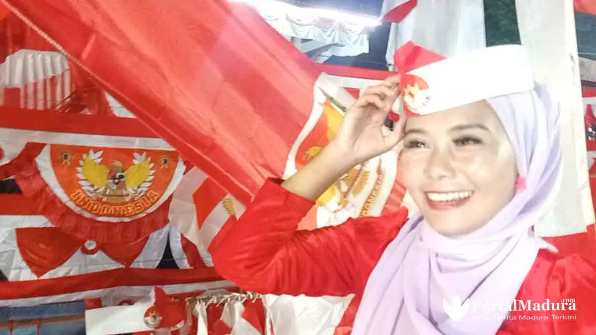 Wanita Cantik asal Garut, 7 Tahun Jual Aksesoris Agustusan di Sumenep