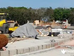 Bangun Alun-Alun Sampang, Pembuatan Patung Karapan Sapi Kontrak Seniman Bali