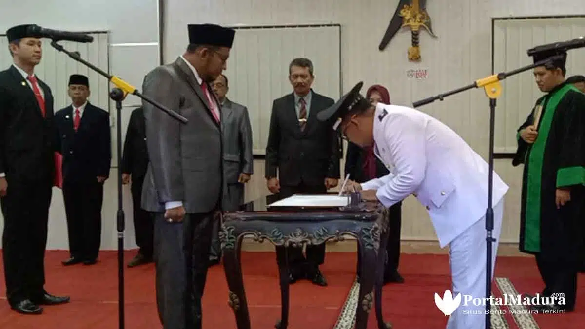 Bupati Sumenep Lantik Kades PAW Desa Sumbernangka