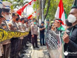 Demo Kantor DPRD Sampang, HMI Tolak Rencana Harga BBM Naik