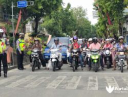 Detik-detik Proklamasi, Polisi Sumenep Hentikan Kendaraan 3 Menit