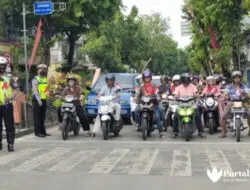 Detik-detik Proklamasi, Polisi Sumenep Hentikan Kendaraan 3 Menit