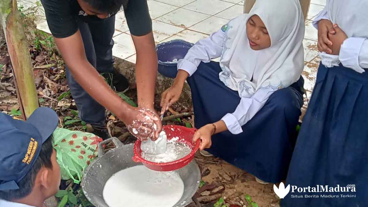 Kelapa Melimpah, Siswa SMPN 2 Pasongsongan Olah Jadi Minyak Goreng
