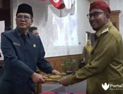 Ketua DPRD Sumenep Serahkan Nota Kesepakatan KUA dan PPAS pada Bupati
