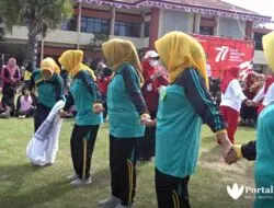 Lucu, Unik dan Seru, Filosofi Lomba Estafet Sarung Ibu-Ibu PKK Sumenep