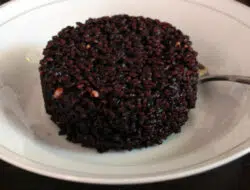 Mengulik 8 Manfaat Beras Hitam untuk Kesehatan yang Patut Anda Coba