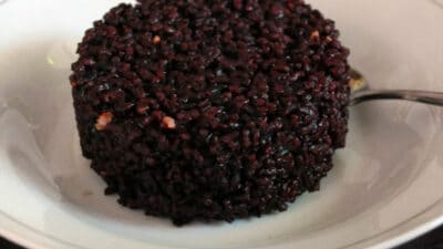 Mengulik 8 Manfaat Beras Hitam untuk Kesehatan yang Patut Anda Coba