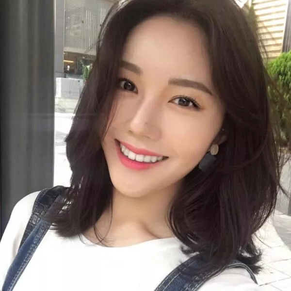 Inspirasi Model Rambut Pendek Wanita Sebahu Kekinian - Portalmadura.com Model Rambut Pendek Wanita Sebahu 2022