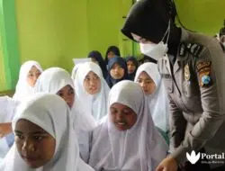 Polwan Polres Sumenep Gelar ‘Police Goes To School’ ke Pesantren