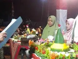 Warga Manding Daya Tumpengan di Malam 17 Agustus 2022