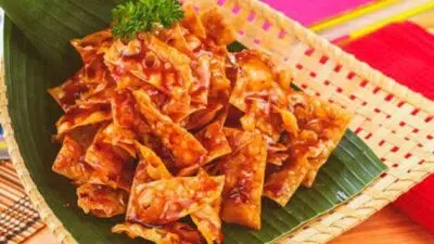Resep Camilan Keripik Kulit Pangsit Pedas Manis