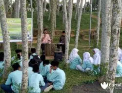 Asah Nalar Kreatif, Siswa Ar-Raudlah Belajar Sastra Berbasis Wisata