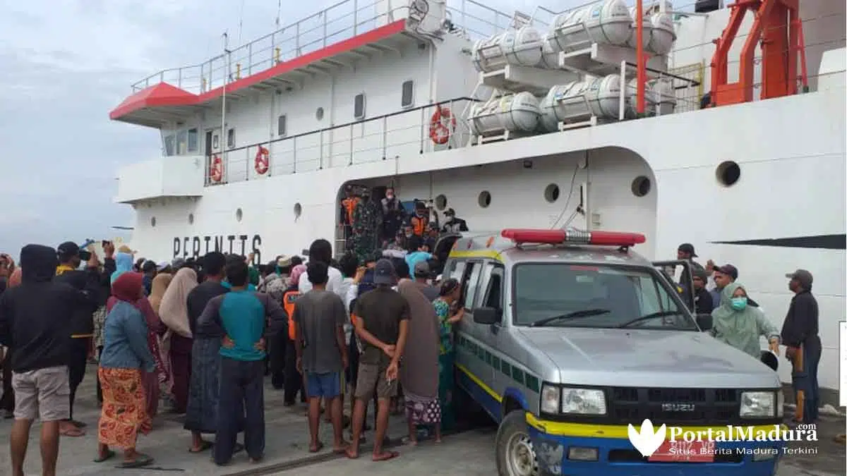 Breaking News- Kebakaran Kapal Sabuk Nusantara 91 di Pelabuhan Masalembu