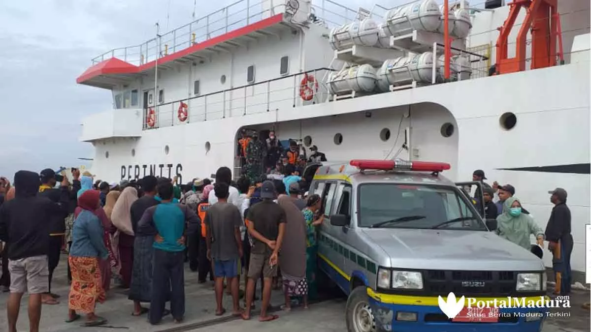 Breaking News- Kebakaran Kapal Sabuk Nusantara 91 di Pelabuhan Masalembu