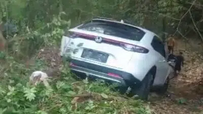 HRV Putih Terjun Bebas ke Jurang