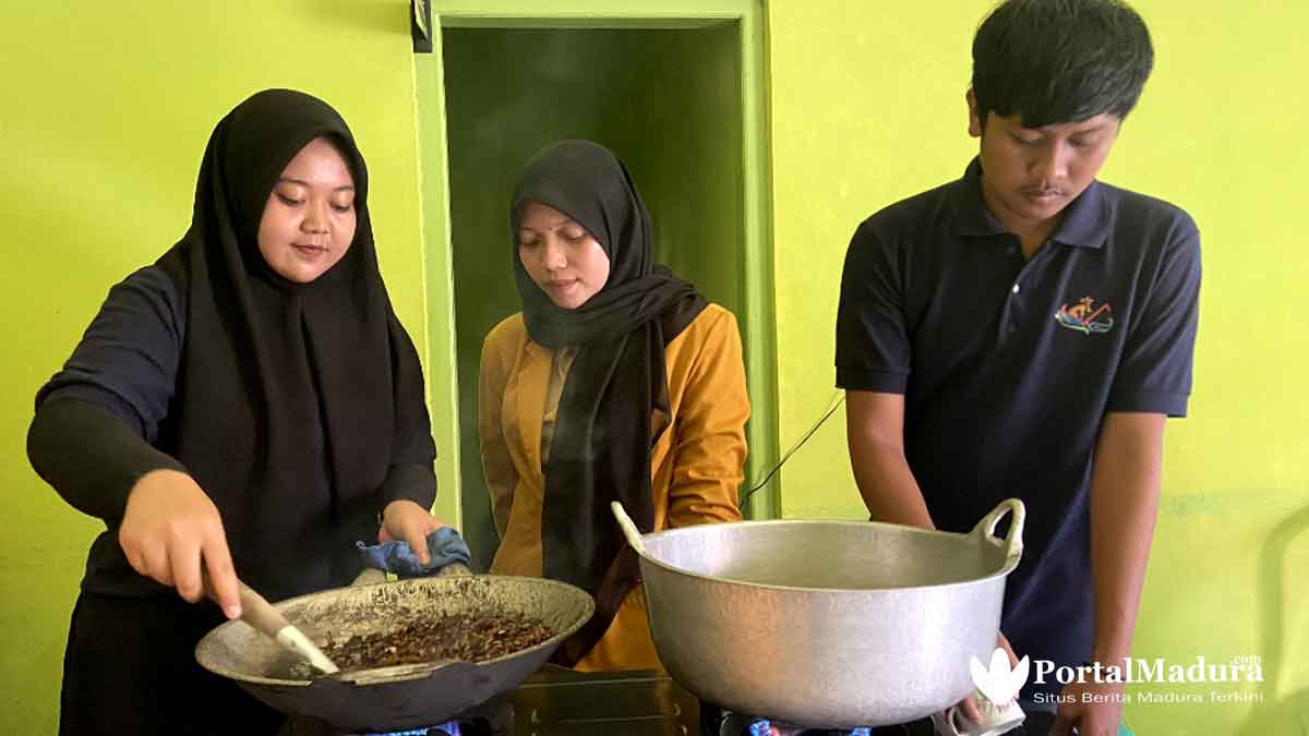 Mahasiswa Unija Ajari Buat Kopi Jamu Bagi Warga Juruan Daya