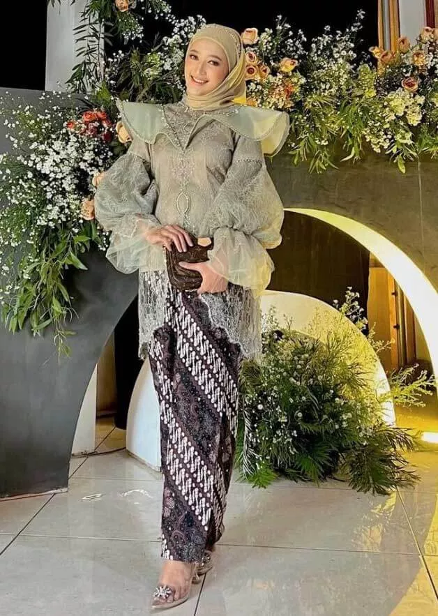 Inspirasi Model Kebaya Brokat Terbaru - Portalmadura.com Kebaya Brokat Hijab Modern