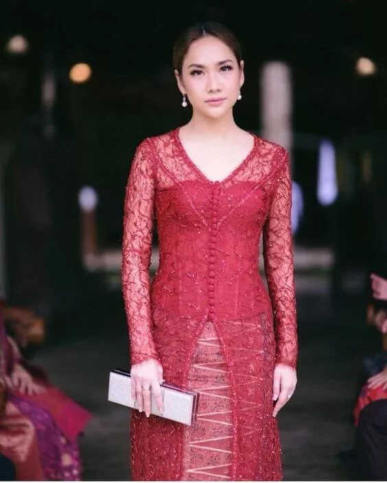 Inspirasi Model Kebaya Brokat Terbaru - Portalmadura.com Model kebaya Brokat