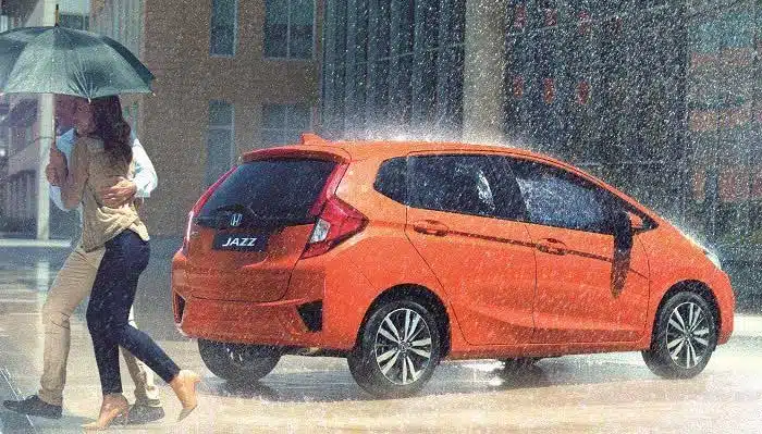 10 Langkah Merawat Mobil Saat Musim Hujan