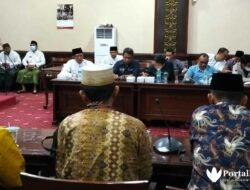 Lebih 1.000 KK Tak Teraliri Listrik, Warga Pagerungan Kecil Datangi Pemkab Sumenep