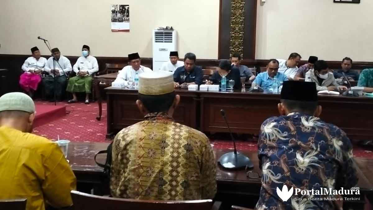 Lebih 1.000 KK Tak Teraliri Listrik, Warga Pagerungan Kecil Datangi Pemkab Sumenep