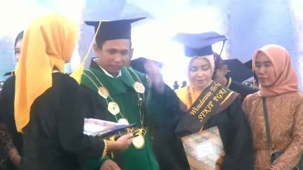 LLDIKTI VII Jatim Harapkan Lulusan STKIP PGRI Sumenep Pencetak Kerja Bukan Pencari