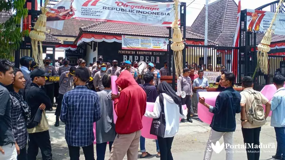 Pertanyakan RTRW, Mahasiswa Geruduk Bappeda Sumenep