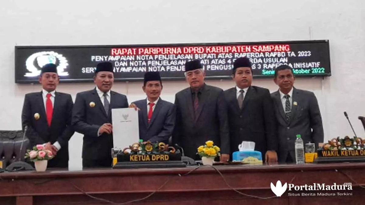 Rapat Paripurna, Bupati Sampang Paparkan Nota Penjelasan RAPBD 2023