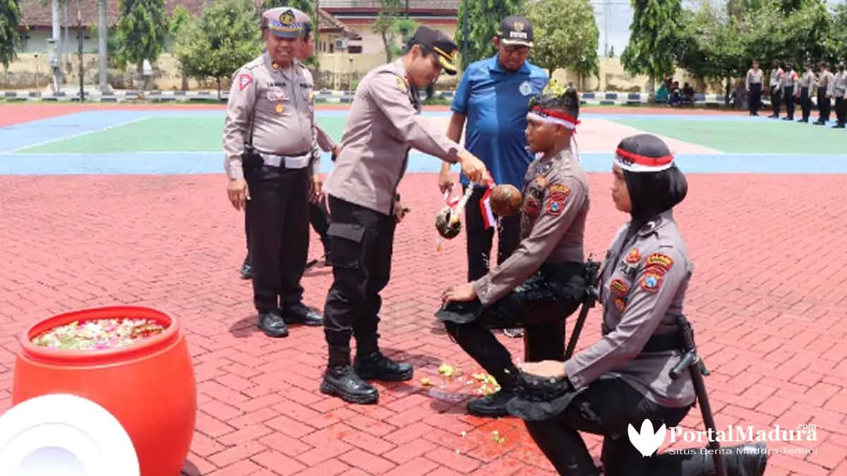 Tradisi Mandi Kembang Diktukba Polri, Ini Pesan Kapolres Sumenep