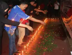 Nyalakan Lilin, Tabur Bunga dan Doa Suporter Sumenep untuk Tragedi Kanjuruhan