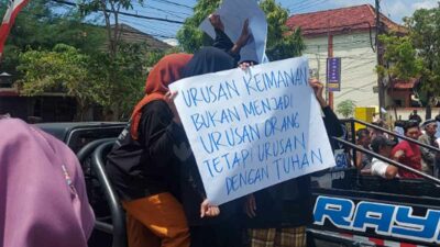 Aksi Desak Usut Oknum Pelaku Pembubaran Road Race