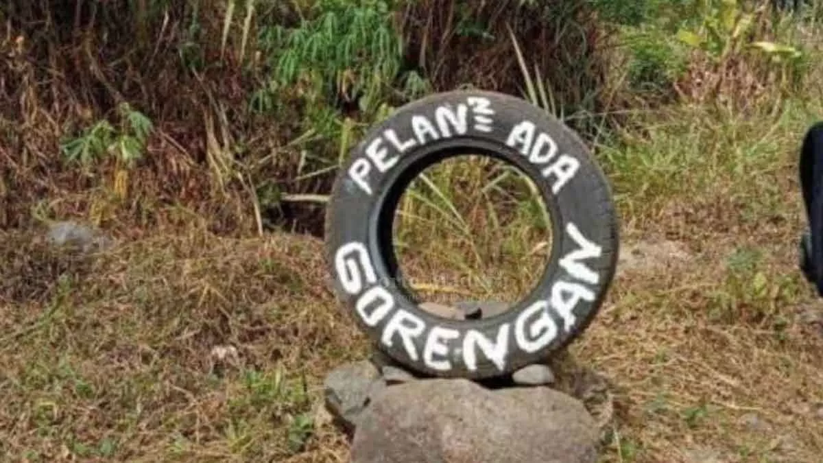 19 Spanduk Lucu, Absurdnya Bikin Geleng Kepala - Portalmadura.com 19 Spanduk Lucu, Absurdnya Bikin Geleng Kepala