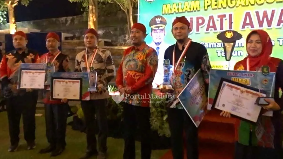 Bupati Award 2022, Camat Dan Lurah Diingatkan Berpikir Dan Bertindak Sebelum Orang Lain Melakukan - Portalmadura.com Bupati Award 2022, Camat dan Lurah Diingatkan Berpikir dan Bertindak Sebelum Orang Lain Melakukan