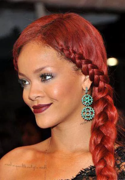 Inspirasi 6 Gaya Rambut Kepang Artis Dunia - Portalmadura.com Gaya Rambut Kepang Rihanna