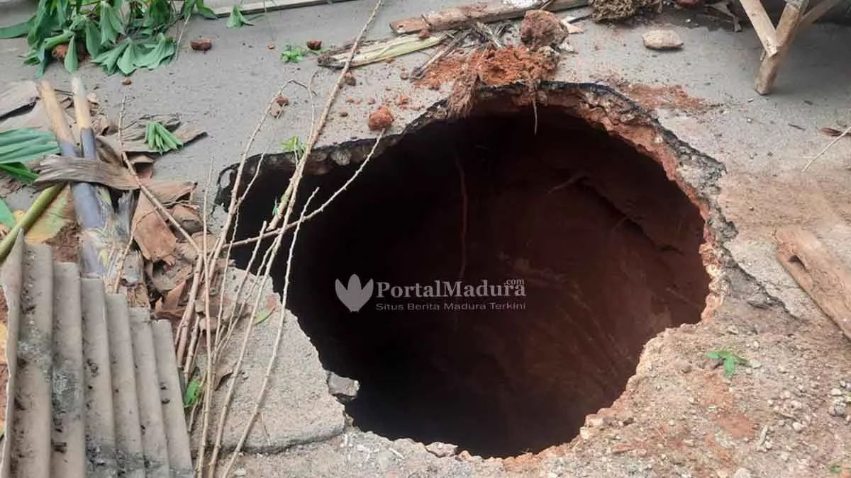 Jalan Penghubung Tiga Desa di Ganding Sumenep Ambles
