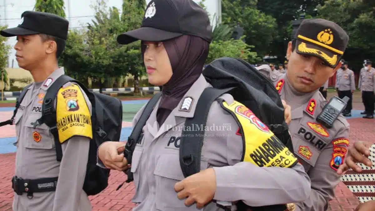 Kapolres Sumenep Serahkan Kaporlap Bhabinkamtibmas