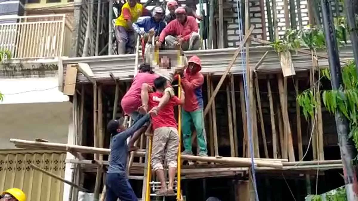 Kuli Bangunan di Sumenep Kesetrum Listrik Tegangan 20 Ribu Volt