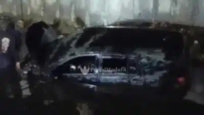 Mobil Xenia Tercebur Parit