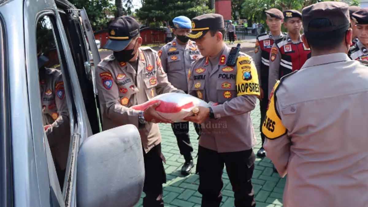 Polres Sumenep Gelontorkan 2 Ton Beras Bagi Warga Terdampak Kenaikan BBM