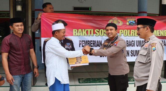 Gerakan Bagi-Bagi Kitab Suci di Sumenep